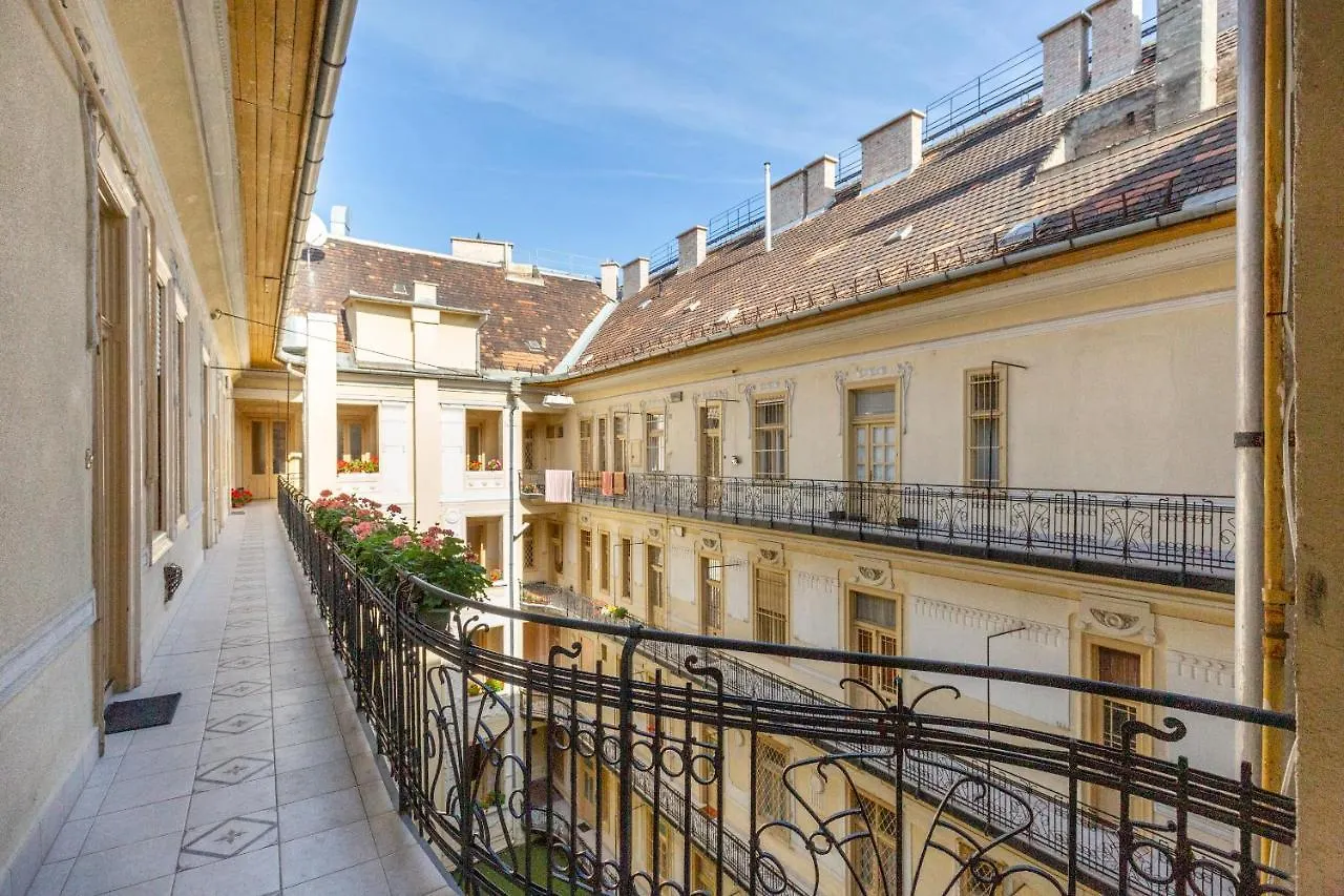 H29 Vivien Apartman Apartment Budapest Hungary